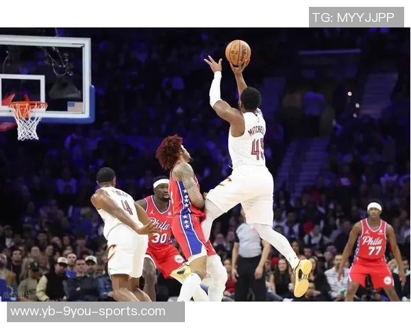 泰森巧妙利用诱饵战术助攻莫布里成功制胜展现团队精神 泰森巧妙利用诱饵战术助攻莫布里成功制胜展现团队精神